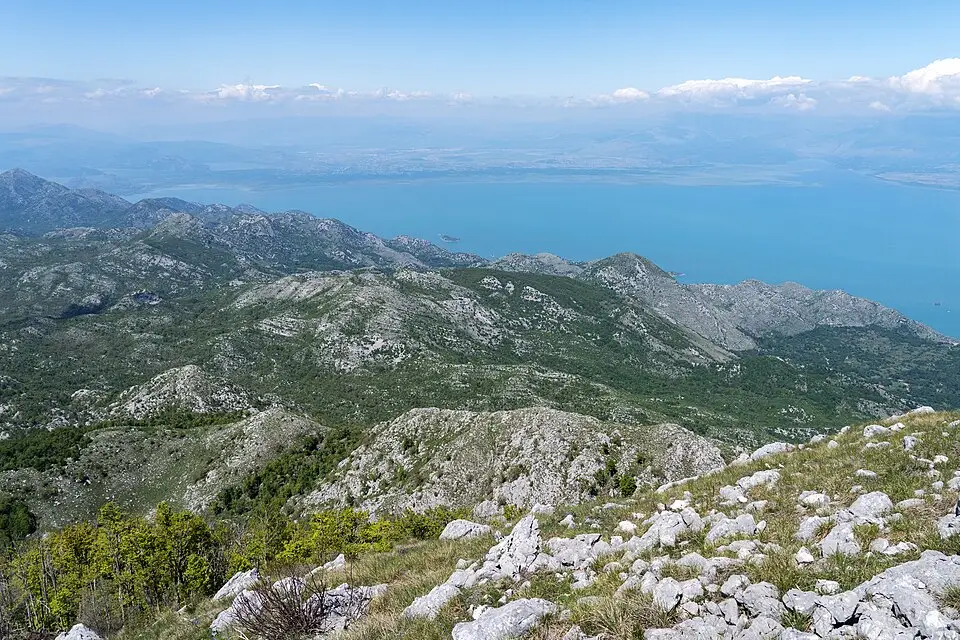 Stimmungsvolle Reiseansicht aus Montenegro für Silvesterreise Montenegro mit dem Bus – Dauer & Komfort