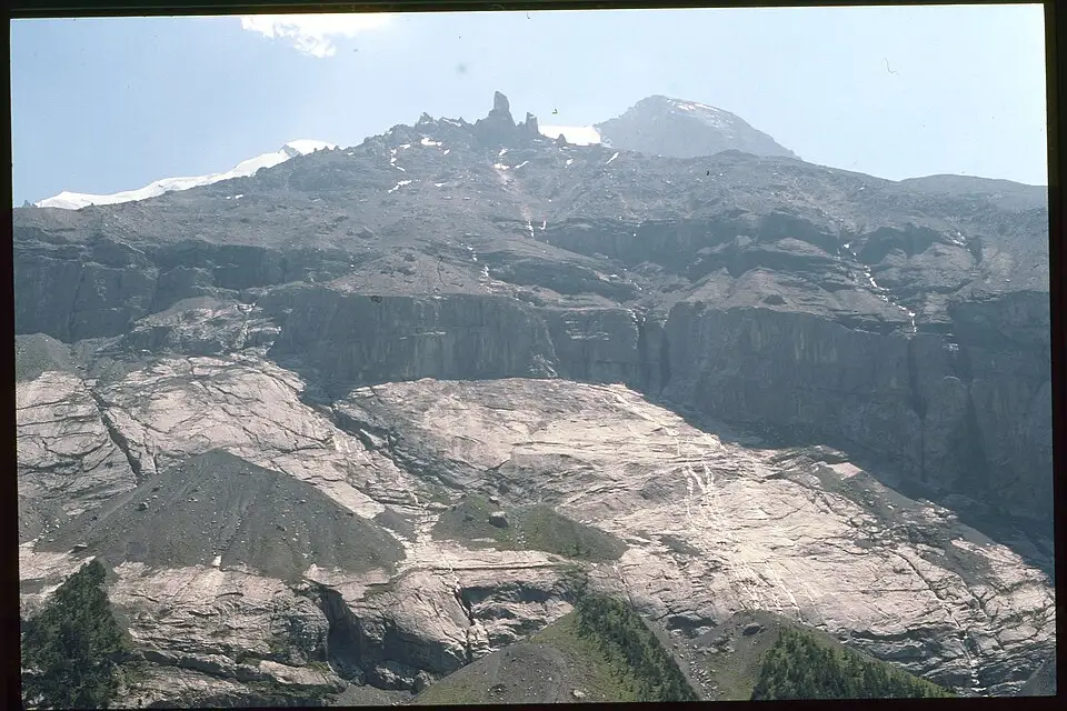 Stimmungsvolle Reiseansicht aus Berner Oberland für Kulturreise Berner Oberland mit dem Bus – Dauer & Komfort