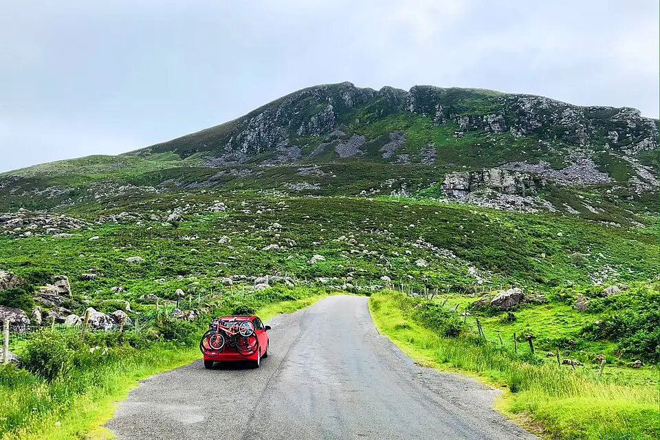 Stimmungsvolle Reiseansicht aus Irland für Busreise Irland mit Panoramabahn – Reisecheck