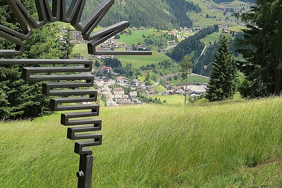Stimmungsvolle Reiseansicht aus Südtirol für Busreise Südtirol für Senioren mit Haustürabholung – Reiseguide