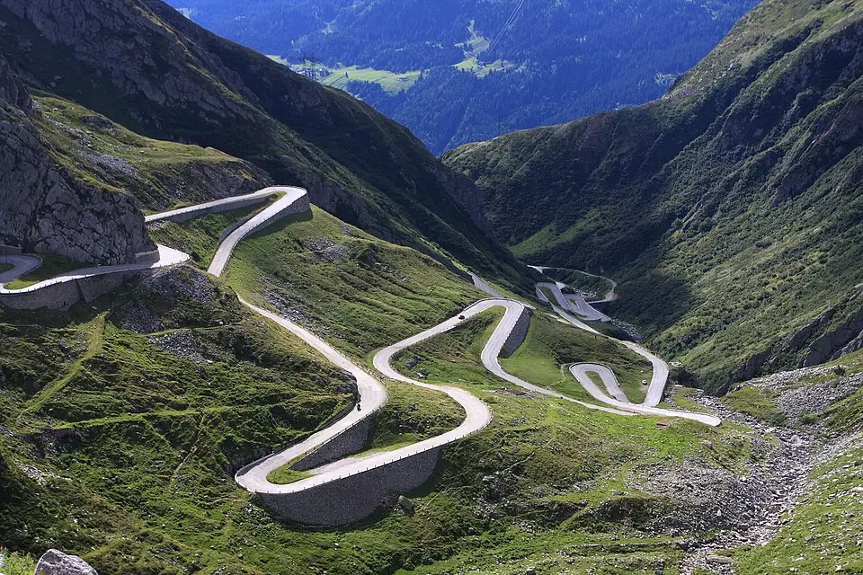 Authentischer Reisemoment in Tessin – passend zu Busreise Tessin im Sommer – Dauer & Komfort