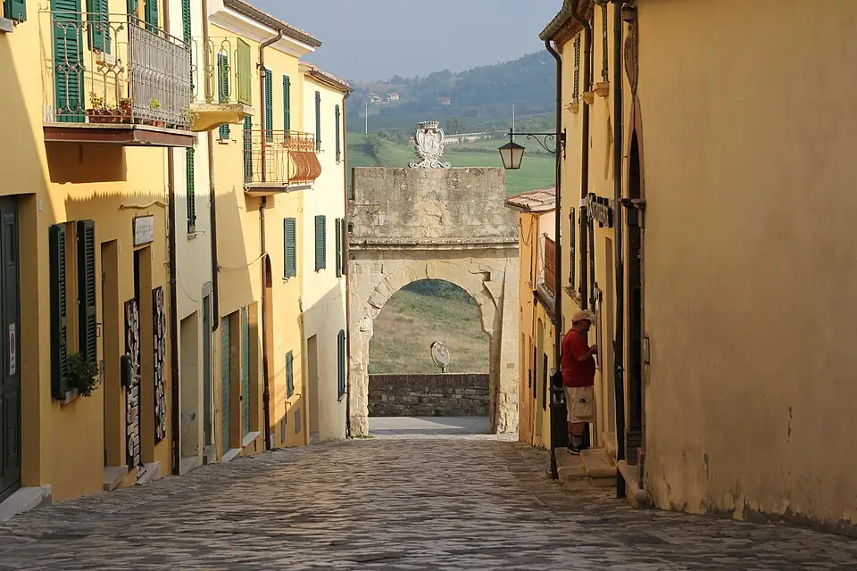 Stimmungsvolle Reiseansicht aus Emilia Romagna für Busreise Emilia-Romagna im Frühling – ehrlich eingeordnet