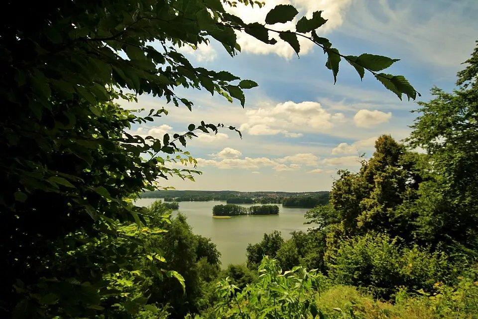Stimmungsvolle Reiseansicht aus Mecklenburgischen Seenplatte für Busreise Mecklenburgische Seenplatte für Familien – Reiseguide