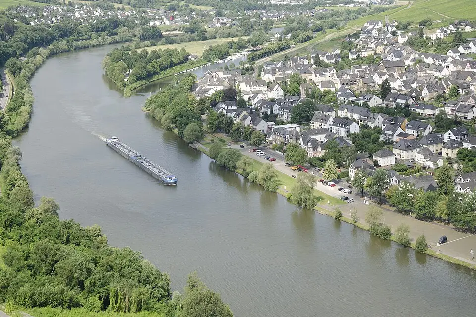 Landschaft und Sehenswürdigkeiten in Mosel für Busreise Mosel mit Panoramabahn – Reiseguide