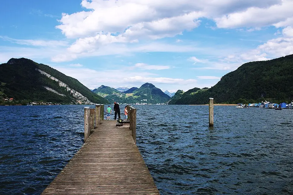 Stimmungsvolle Reiseansicht aus Vierwaldstättersee für Adventsreise Vierwaldstättersee mit dem Bus – Dauer & Komfort