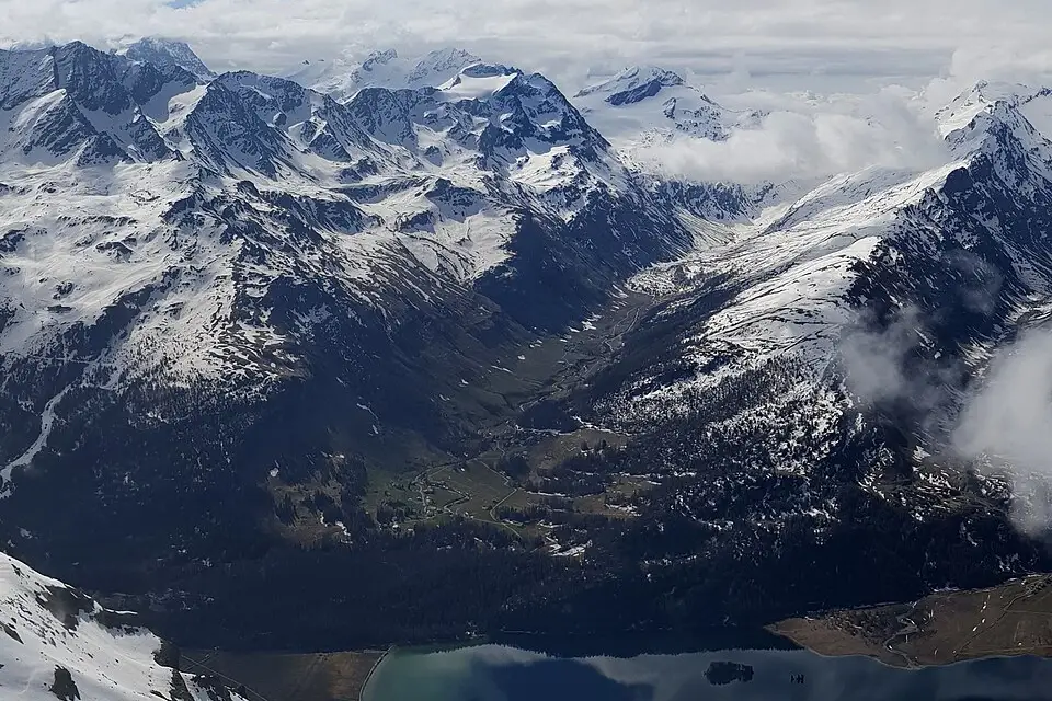 Landschaft und Sehenswürdigkeiten in Engadin für Busreise Engadin mit Reiseleitung – Tipps zur Auswahl