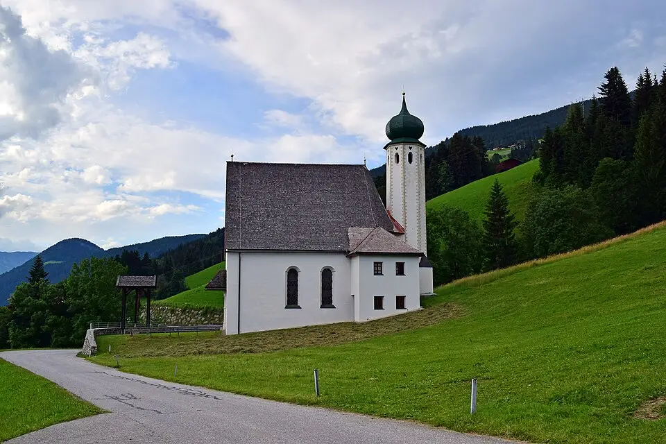 Authentischer Reisemoment in Zillertal – passend zu Busreise Zillertal Angebote vergleichen – Route & Leistungen