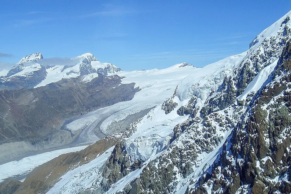 Landschaft und Sehenswürdigkeiten in Wallis für Erlebnisreise Wallis mit dem Bus – Tipps zur Auswahl