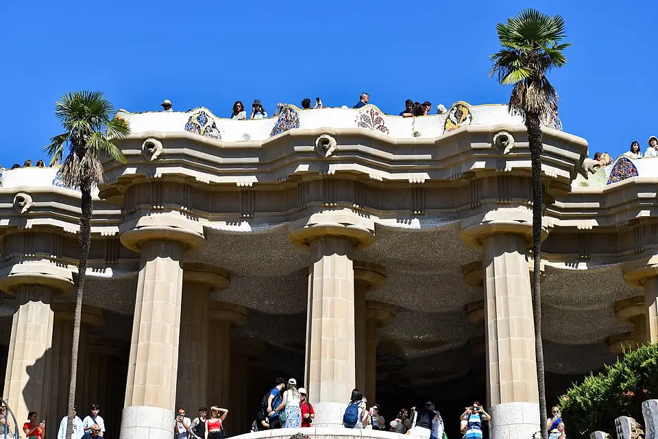 Authentischer Reisemoment in Barcelona – passend zu Busreise Barcelona im Frühling – Tipps zur Auswahl