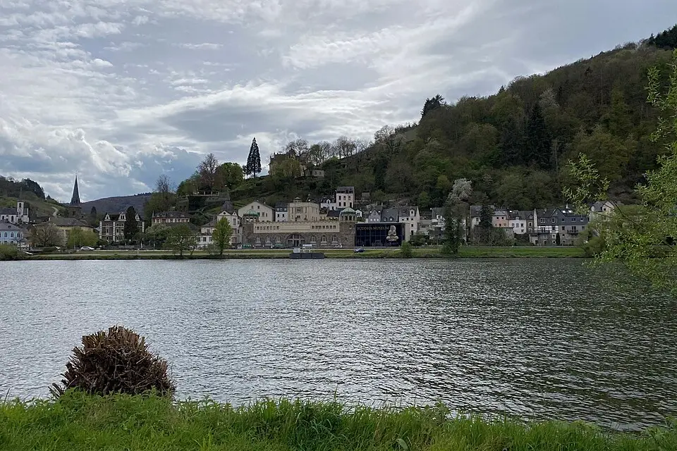 Authentischer Reisemoment in Mosel – passend zu Busreise Mosel mit viel Freizeit – Route & Leistungen