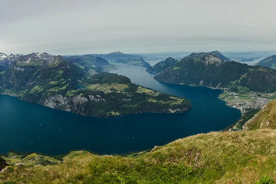 Landschaft und Sehenswürdigkeiten in Vierwaldstättersee für Barrierearme Busreise Vierwaldstättersee – Reiseguide