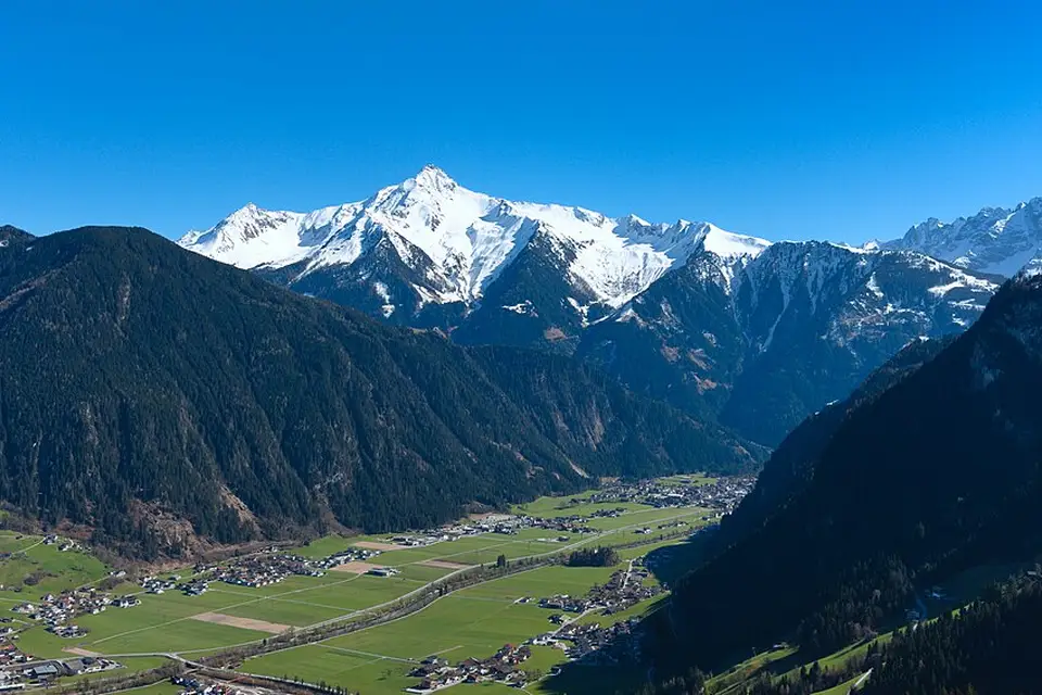 Landschaft und Sehenswürdigkeiten in Tirol für Busreise Tirol ab Hamburg – Dauer & Komfort