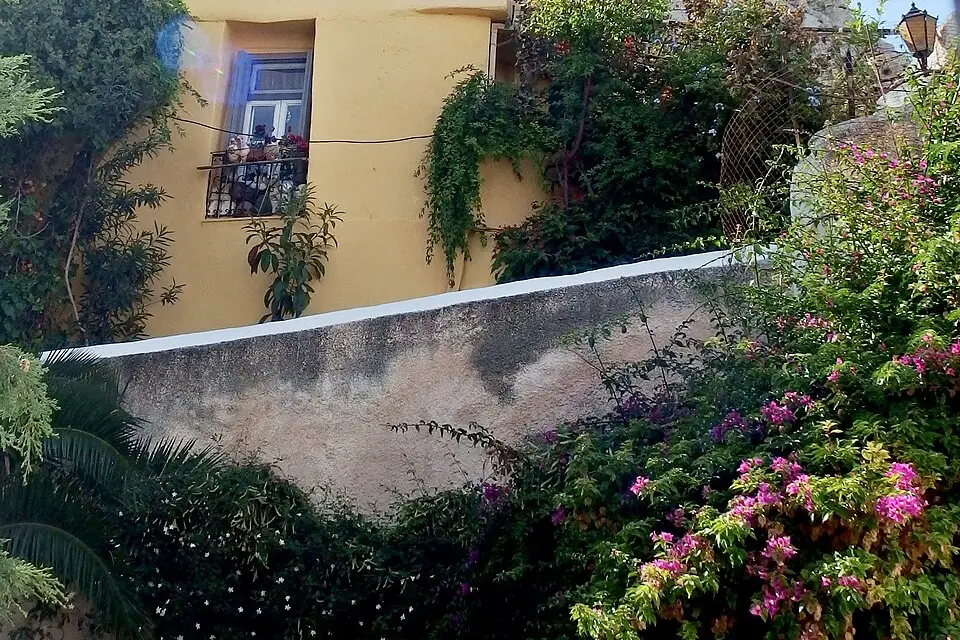 Authentischer Reisemoment in Athen – passend zu Busreise Athen für Senioren mit Haustürabholung – Dauer & Komfort