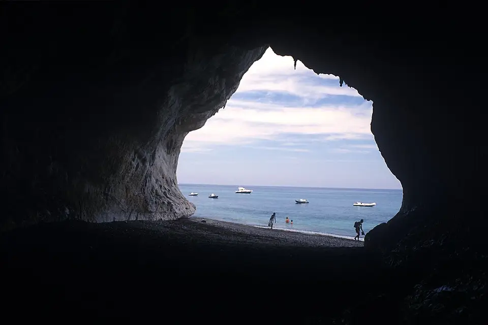 Stimmungsvolle Reiseansicht aus Sardinien für Standortreise Sardinien mit dem Bus – Reisecheck