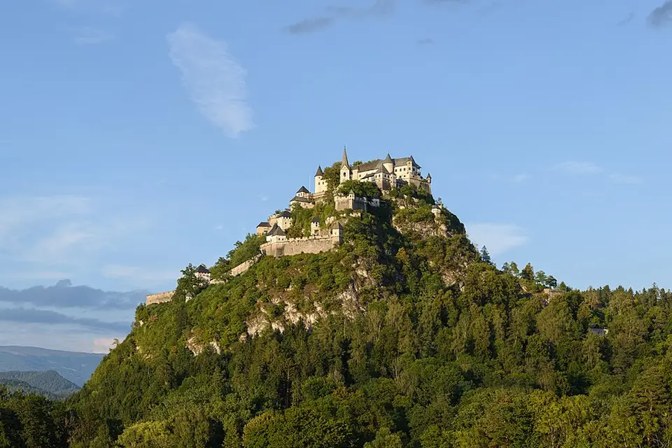 Stimmungsvolle Reiseansicht aus Kärnten für Busreise Kärnten ab München – Dauer & Komfort