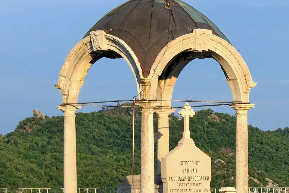 Stimmungsvolle Reiseansicht aus Montenegro für Gruppenreise Montenegro mit dem Bus – ehrlich eingeordnet