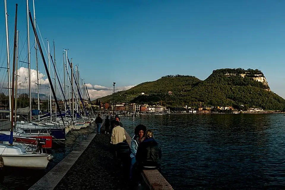 Authentischer Reisemoment in Gardasee – passend zu Adventsreise Gardasee mit dem Bus – Dauer & Komfort