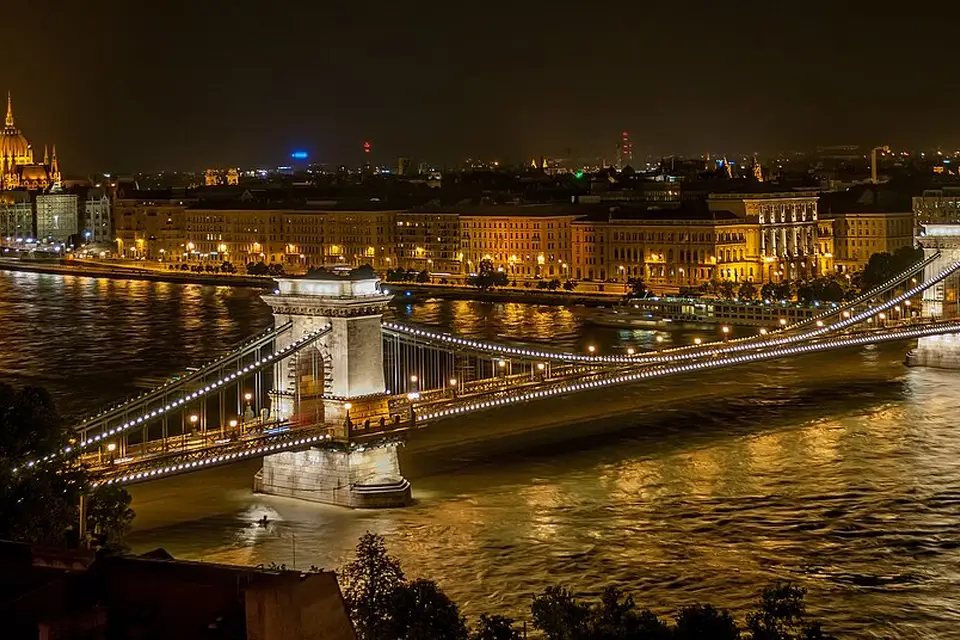 Stimmungsvolle Reiseansicht aus Budapest für Busreise Budapest ab Berlin – Reisecheck