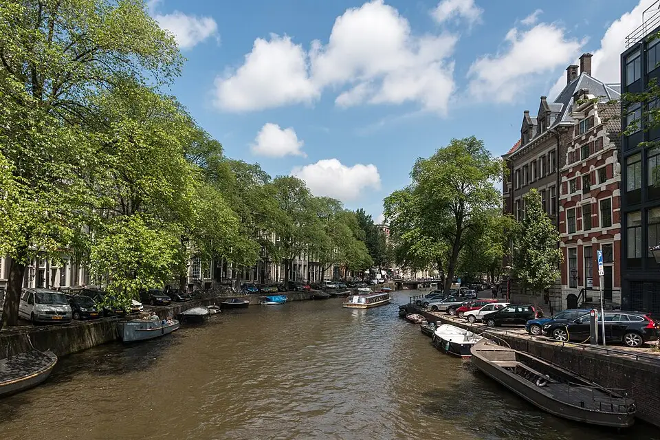 Landschaft und Sehenswürdigkeiten in Amsterdam für Busreise Amsterdam ab Frankfurt – ehrlich eingeordnet
