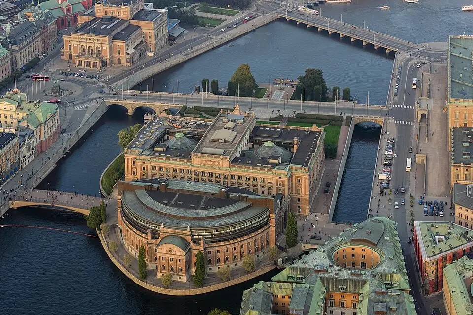 Stimmungsvolle Reiseansicht aus Stockholm für Beste Reisezeit für eine Busreise Stockholm – Dauer & Komfort