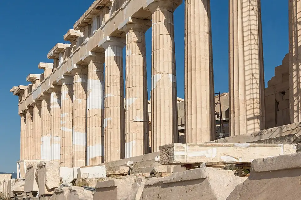 Authentischer Reisemoment in Athen – passend zu Busreise Athen mit Rollator – Route & Leistungen