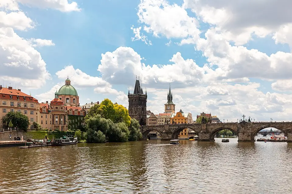 Landschaft und Sehenswürdigkeiten in Prag für Busreise Prag mit Schifffahrt – Route & Leistungen