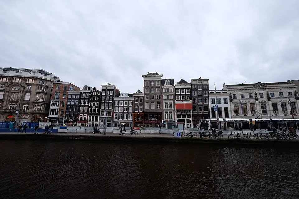 Authentischer Reisemoment in Amsterdam – passend zu Busreise Amsterdam ab München – Route & Leistungen