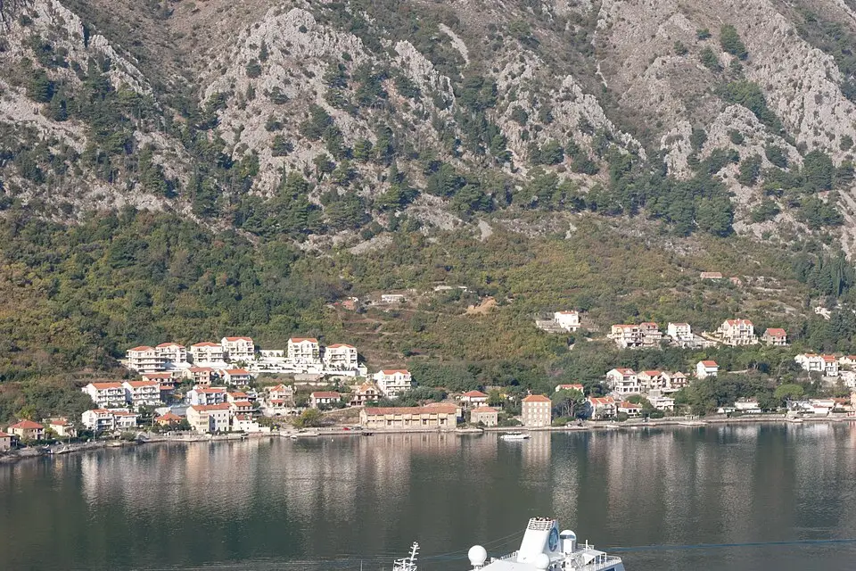 Landschaft und Sehenswürdigkeiten in Montenegro für Busreise Montenegro ab Stuttgart – Reiseguide