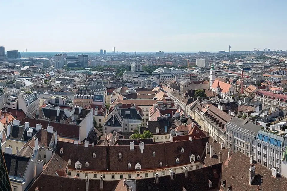 Authentischer Reisemoment in Wien – passend zu Busreise Wien im Herbst – Dauer & Komfort