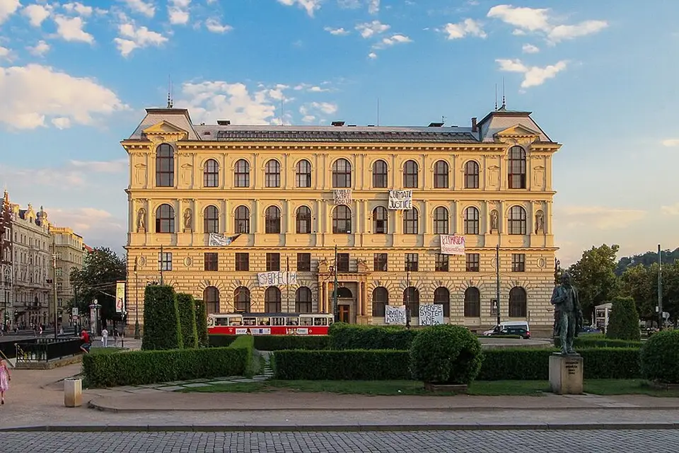 Landschaft und Sehenswürdigkeiten in Prag für Premium Busreise Prag – Tipps zur Auswahl