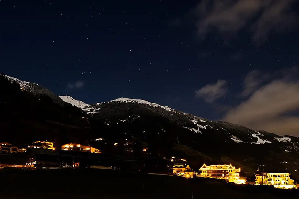Stimmungsvolle Reiseansicht aus Zillertal für Beste Reisezeit für eine Busreise Zillertal – Reisecheck