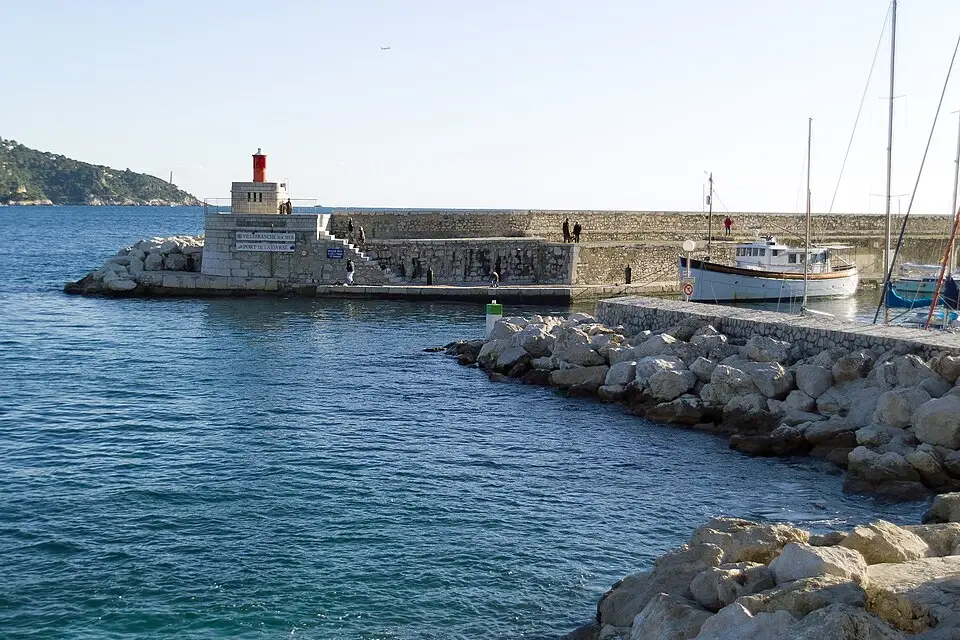Stimmungsvolle Reiseansicht aus Côte d’Azur für Weihnachtsreise Côte d’Azur mit dem Bus – Dauer & Komfort