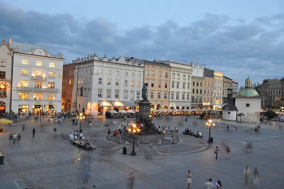 Stimmungsvolle Reiseansicht aus Krakau für Kurzreise Krakau mit dem Bus – Tipps zur Auswahl