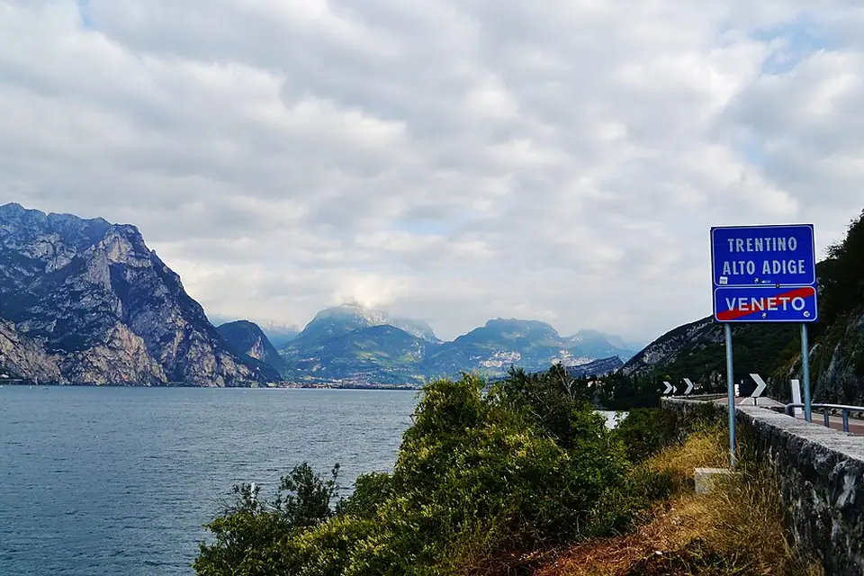 Landschaft und Sehenswürdigkeiten in Gardasee für Busreise Gardasee 7 Tage – Dauer & Komfort