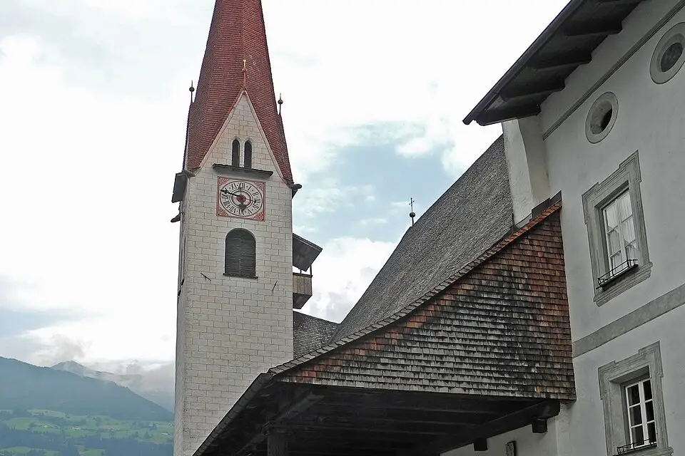 Stimmungsvolle Reiseansicht aus Zillertal für Busreise Zillertal in kleiner Gruppe – Dauer & Komfort