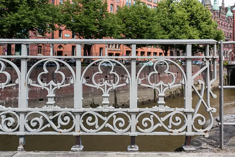 Stimmungsvolle Reiseansicht aus Hamburg für Standortreise Hamburg mit dem Bus – ehrlich eingeordnet