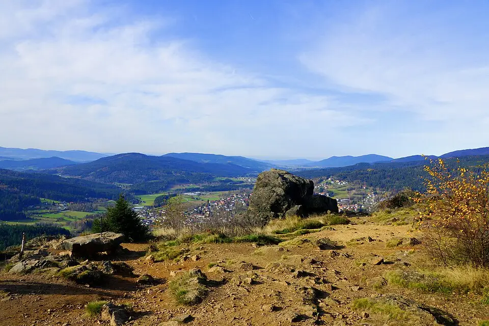 Landschaft und Sehenswürdigkeiten in Bayerischen Wald für Busreise Bayerischer Wald ab München – Tipps zur Auswahl