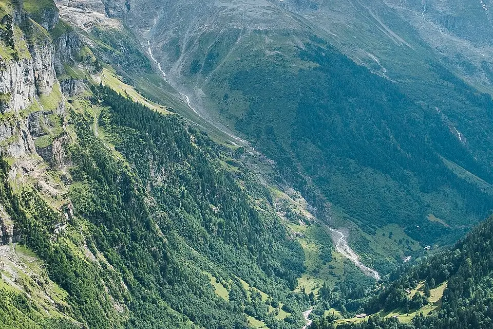 Landschaft und Sehenswürdigkeiten in Berner Oberland für Genussreise Berner Oberland mit dem Bus – Route & Leistungen