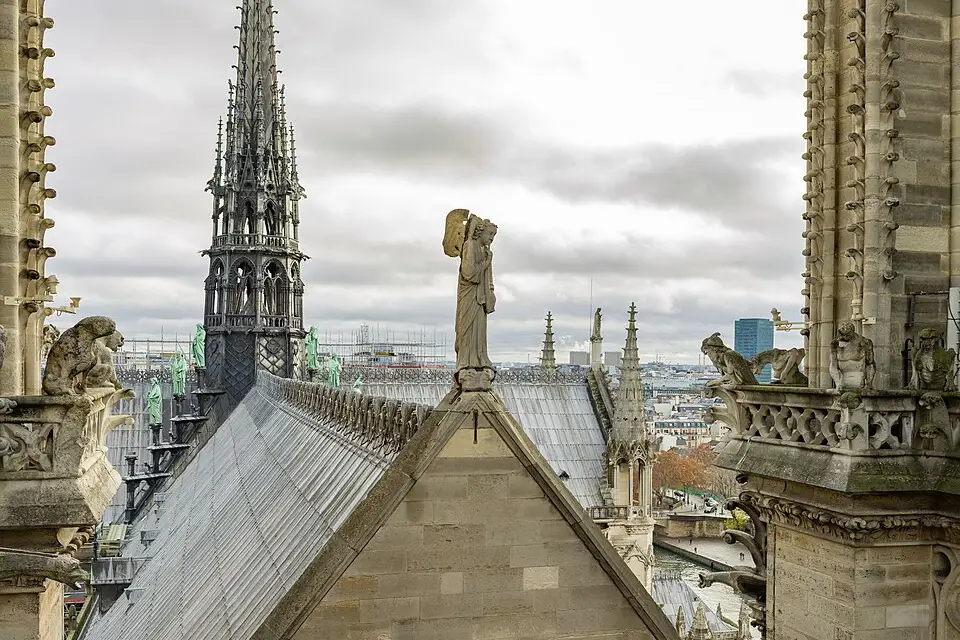 Stimmungsvolle Reiseansicht aus Paris für Busreise Paris im Winter – Route & Leistungen