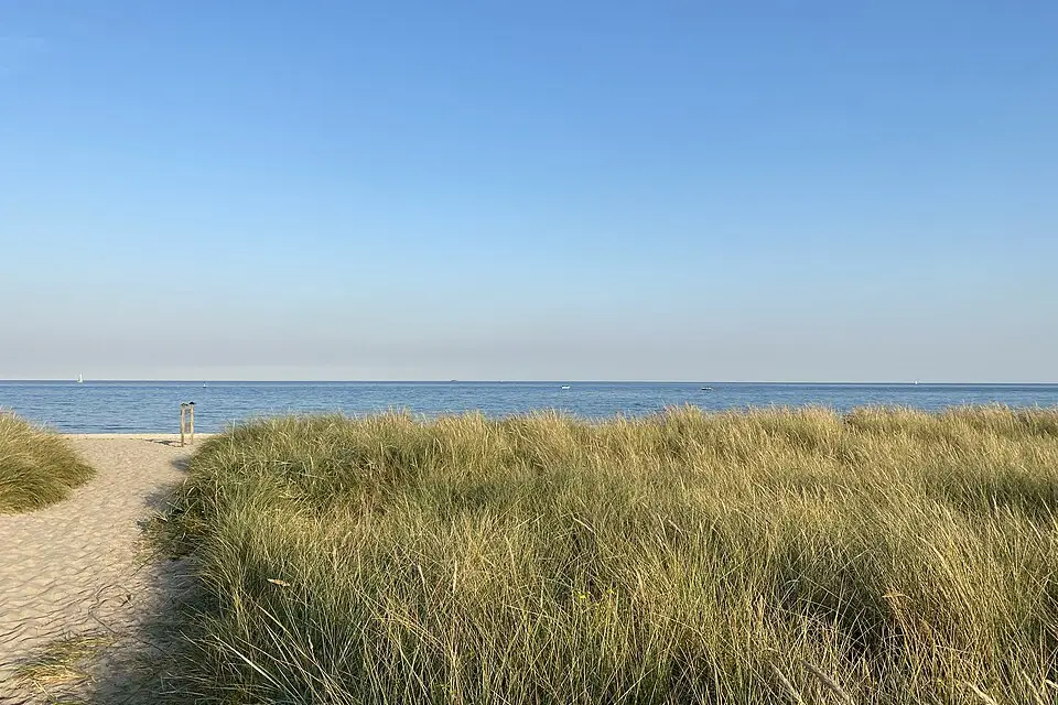 Stimmungsvolle Reiseansicht aus Ostsee für Busreise Ostsee für Familien – Reisecheck