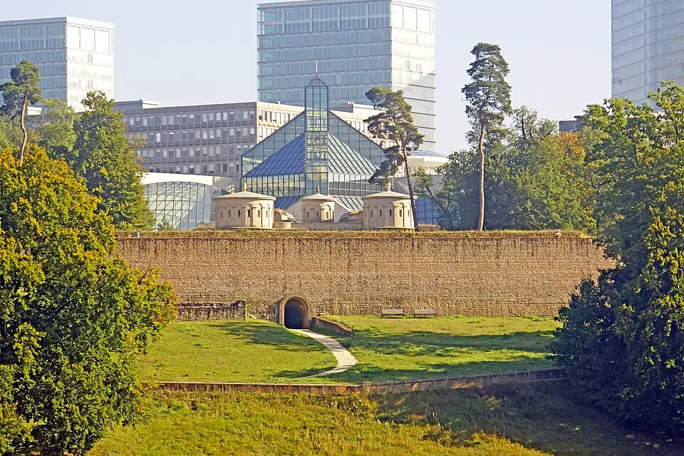 Stimmungsvolle Reiseansicht aus Luxemburg für Busreise Luxemburg für Paare – ehrlich eingeordnet