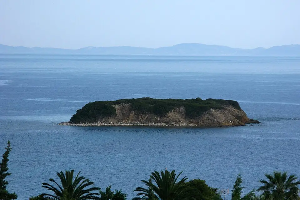 Stimmungsvolle Reiseansicht aus griechischem Festland für Premium Busreise Griechisches Festland – Dauer & Komfort