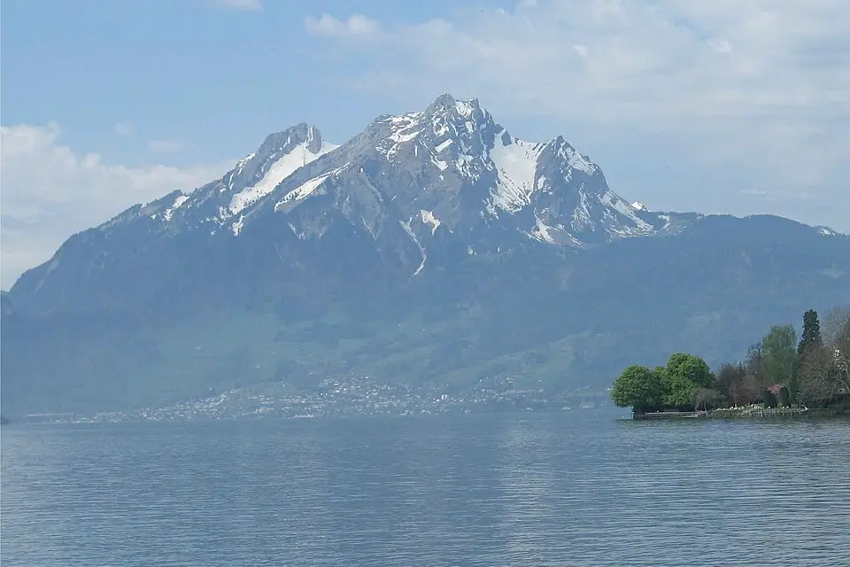 Authentischer Reisemoment in Vierwaldstättersee – passend zu Busreise Vierwaldstättersee für Alleinreisende – Reiseguide