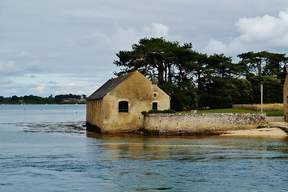 Stimmungsvolle Reiseansicht aus Bretagne für Busreise Bretagne mit Panoramabahn – Reiseguide