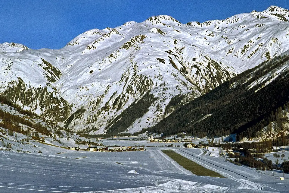 Stimmungsvolle Reiseansicht aus Wallis für Busreise Wallis mit Halbpension – Route & Leistungen