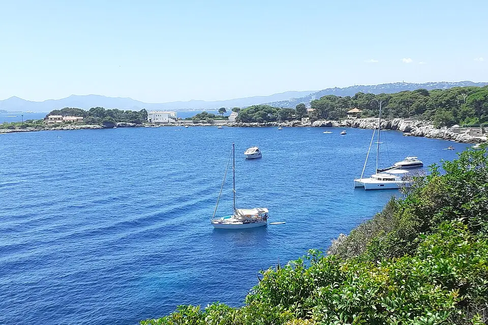 Stimmungsvolle Reiseansicht aus Côte d’Azur für Naturreise Côte d’Azur mit dem Bus – Tipps zur Auswahl