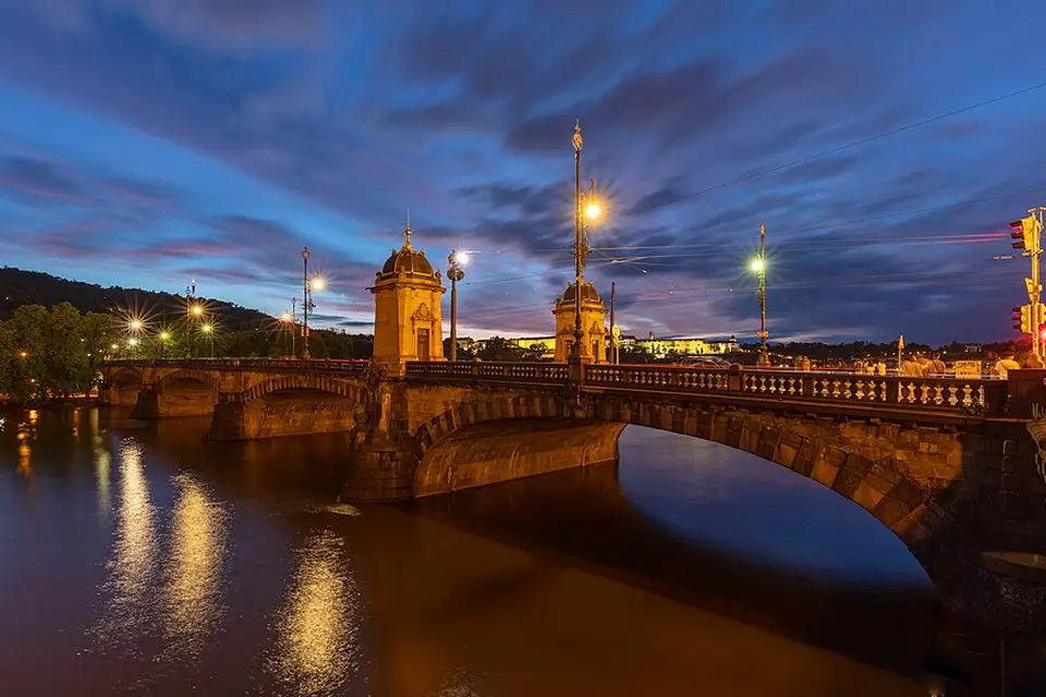 Landschaft und Sehenswürdigkeiten in Prag für Busreise Prag für Alleinreisende – Tipps zur Auswahl
