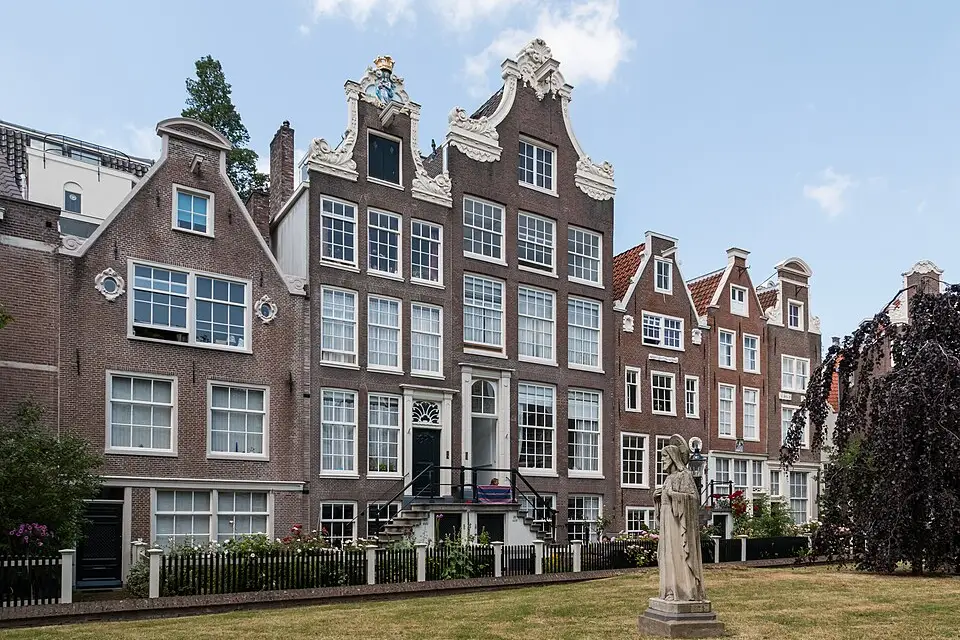 Landschaft und Sehenswürdigkeiten in Amsterdam für Barrierearme Busreise Amsterdam – Route & Leistungen
