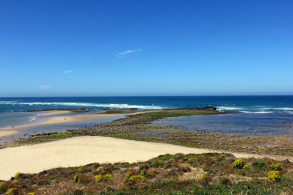 Stimmungsvolle Reiseansicht aus Algarve für Günstige Busreise Algarve – Dauer & Komfort