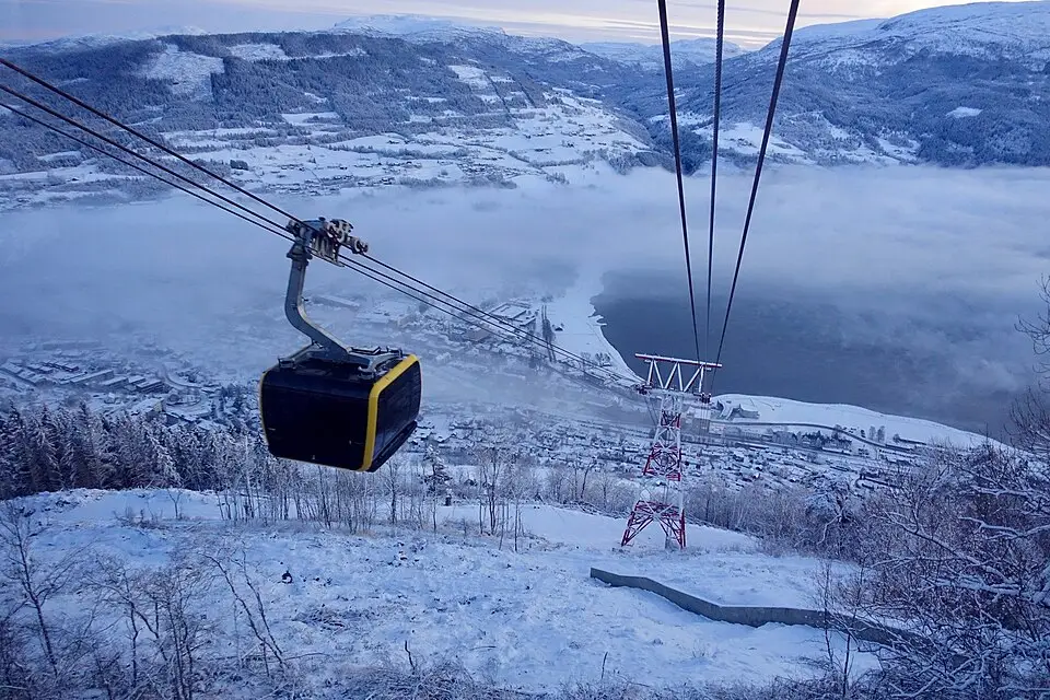 Stimmungsvolle Reiseansicht aus Norwegische Fjorde für Busreise Norwegische Fjorde mit viel Freizeit – Dauer & Komfort